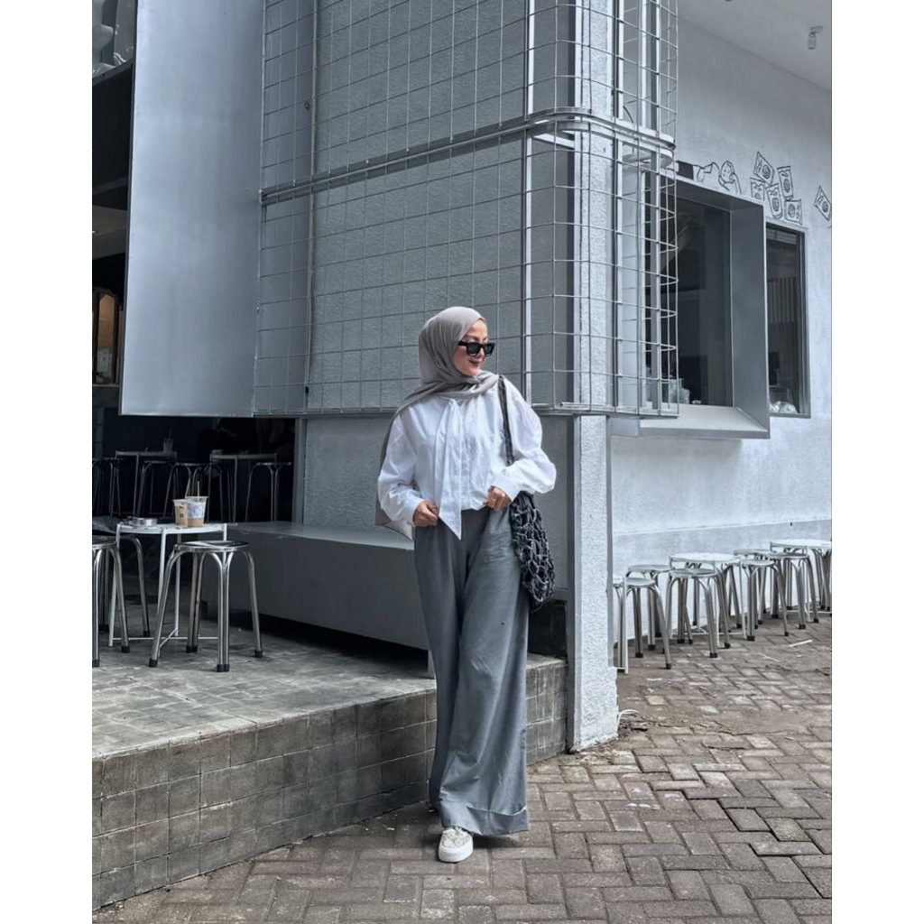Kemeja Putih Oversize