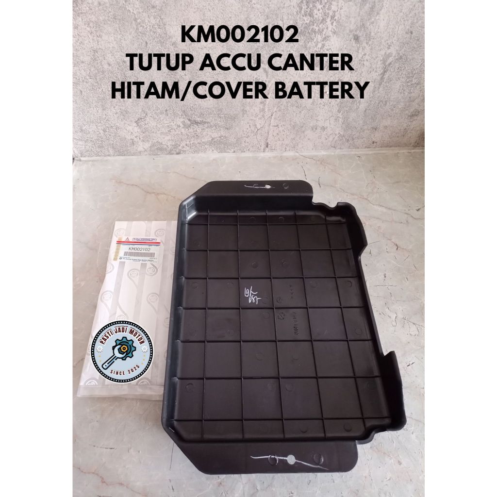 TUTUP ACCU MITSUBISHI CANTER HITAM KM002102 ORIGINAL