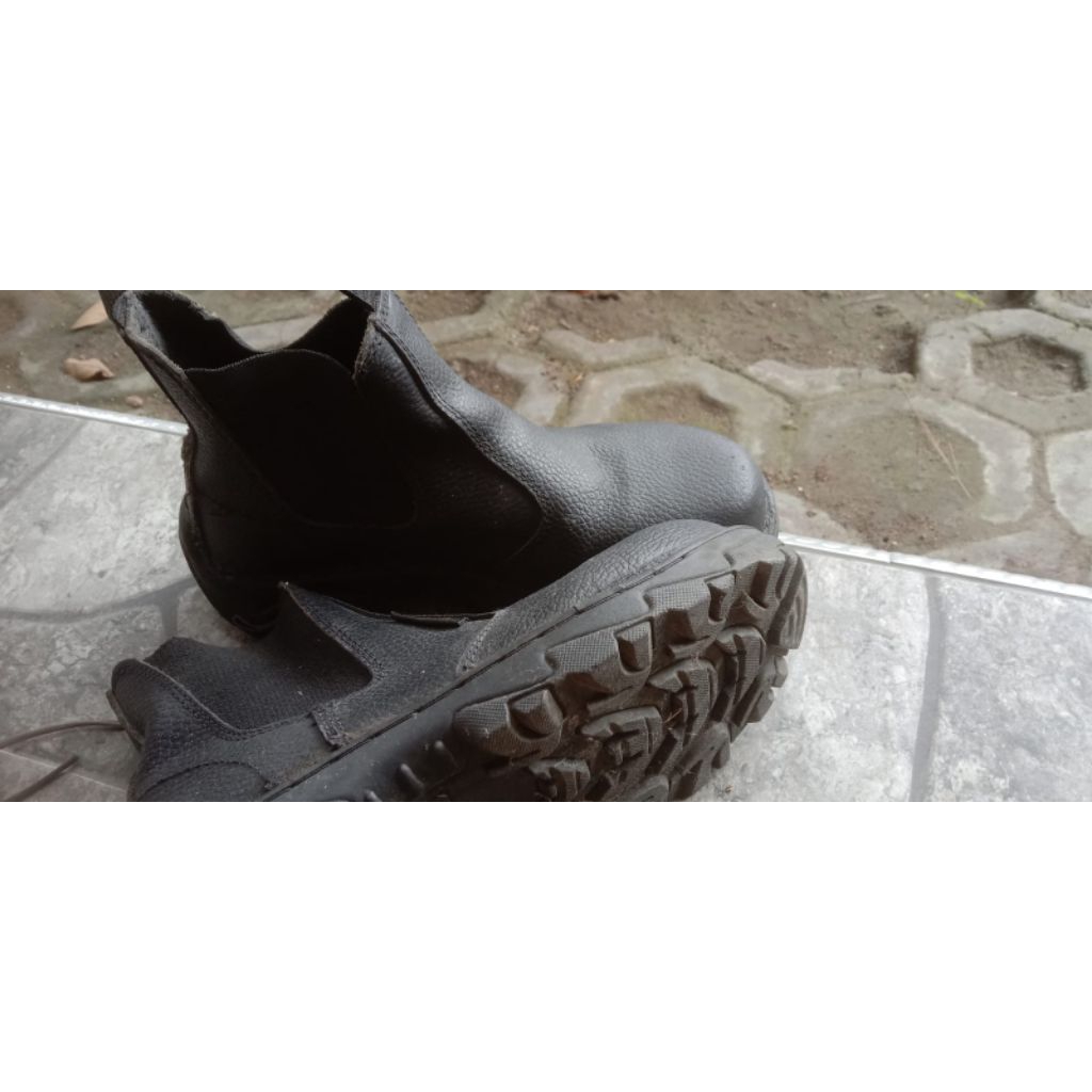 Sepatu safety Krisbow Gladiator