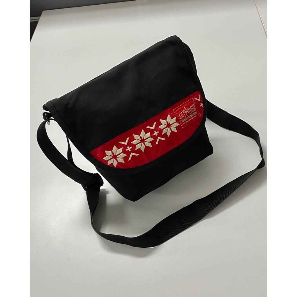 MANHATTAN PORTAGE SLING BAG