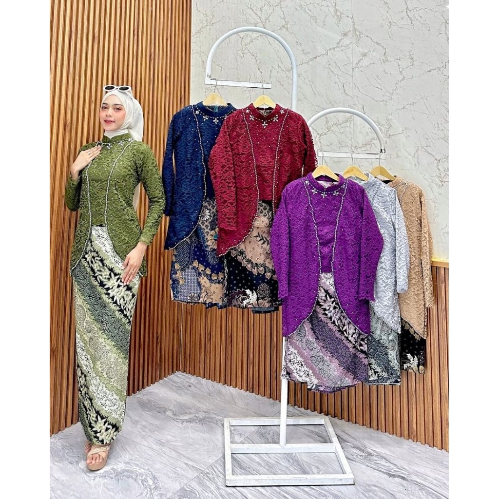 Kebaya Brokat Laksmi Rok Batik Model Duyung