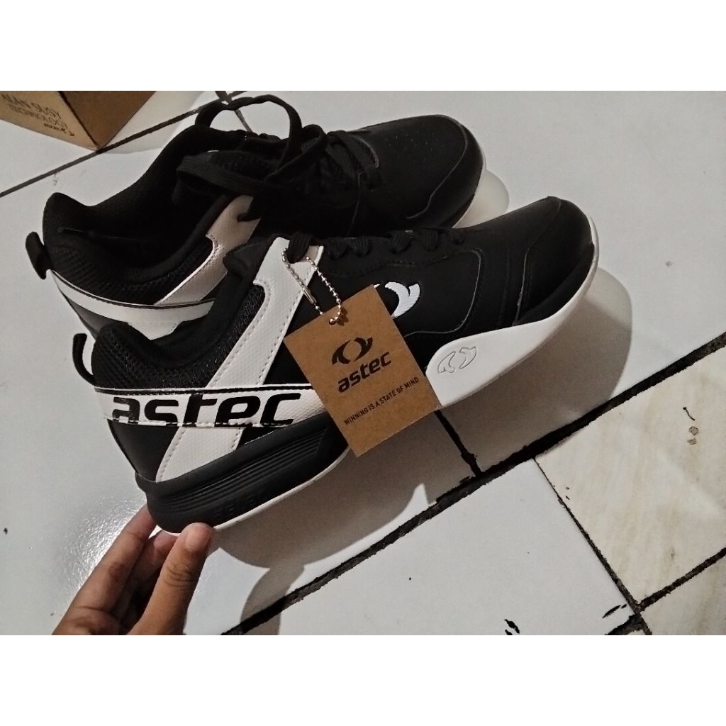 sepatu pria astec badminton new original sport station
