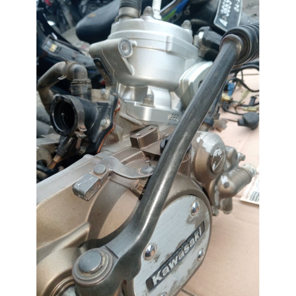 mesin ninja RR copotan 2015 satu set tinggal naik rangka mesin halus masih segel