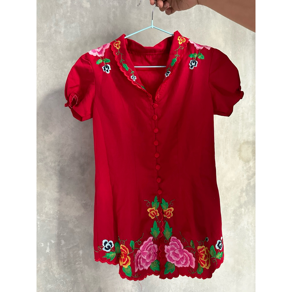PRELOVED LIKE NEW atasan kebaya encim bordir bahan katun warna merah bunga lengan pendek