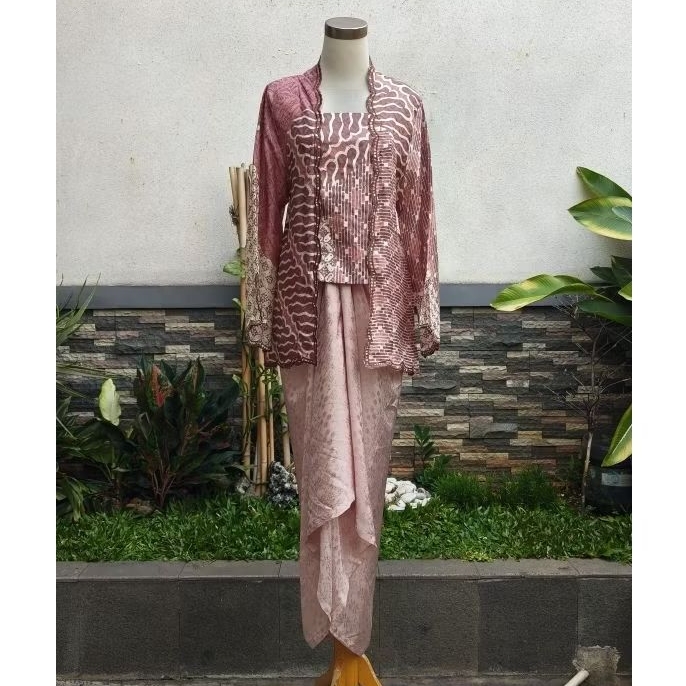Baju kebaya kutu baru ,kebaya kutu baru batik,baju kebaya bordir
