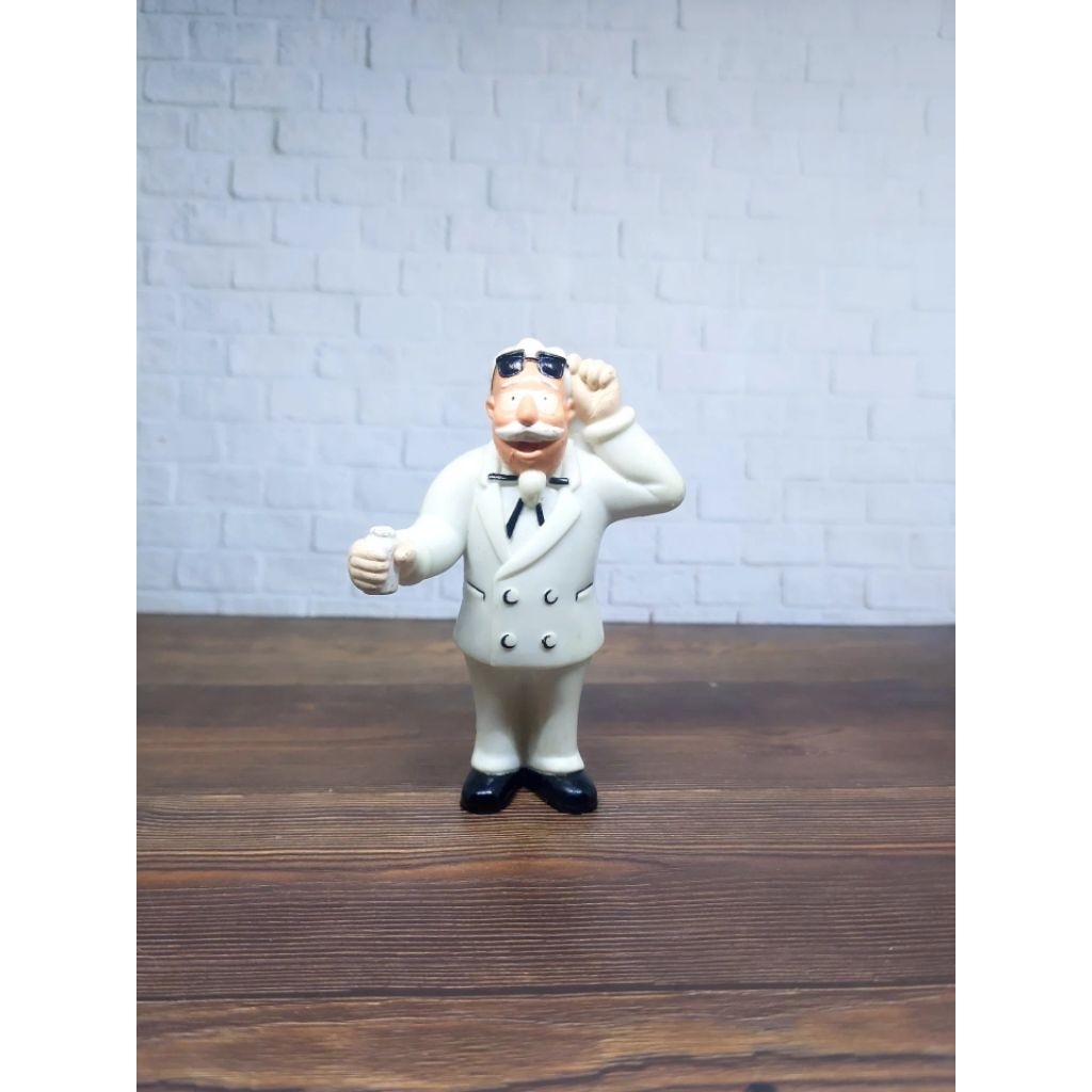 Colonel sanders legend maskot kfc preloved figure kakek kfc rare kolonel sanders