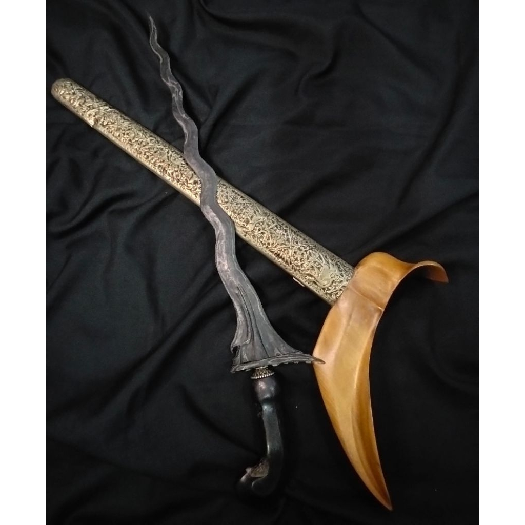 Keris Sepuh Sangkelat Sengkelat luk 13 Pamor Wengkon Kinatah Sepuh Emas Kuno