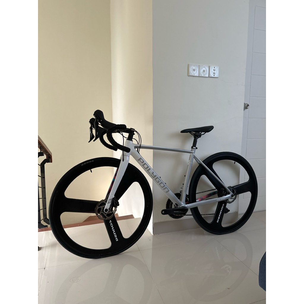 Roadbike Polygon Strattos S5D size S