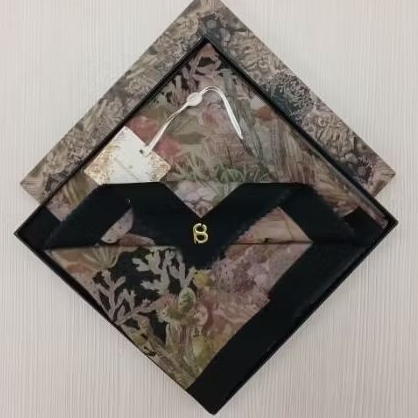 Buttonscarves The Yucca Square - Raven - Preloved