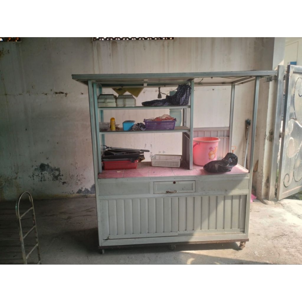 etalase full alumunium (bekas)