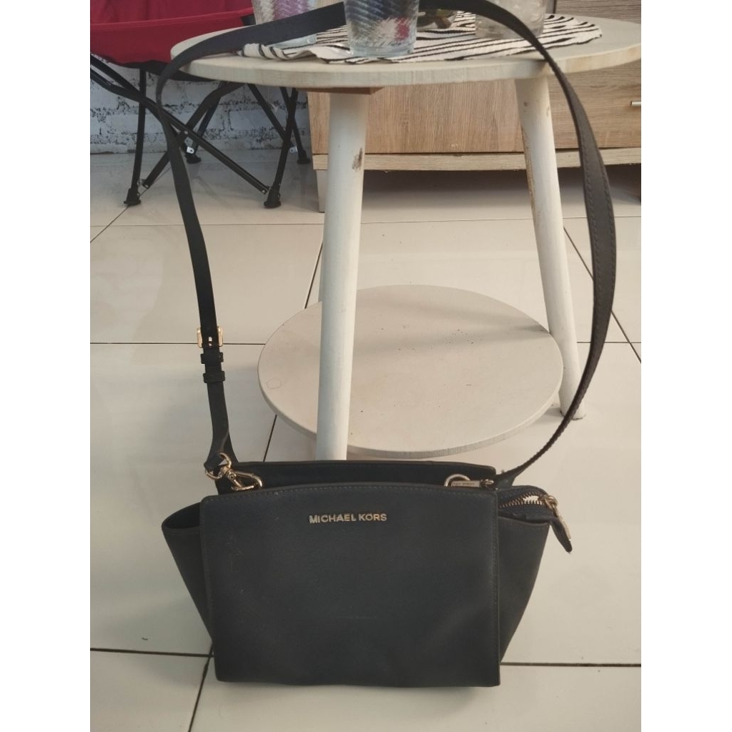 tas selempang Michael Kors sling bag