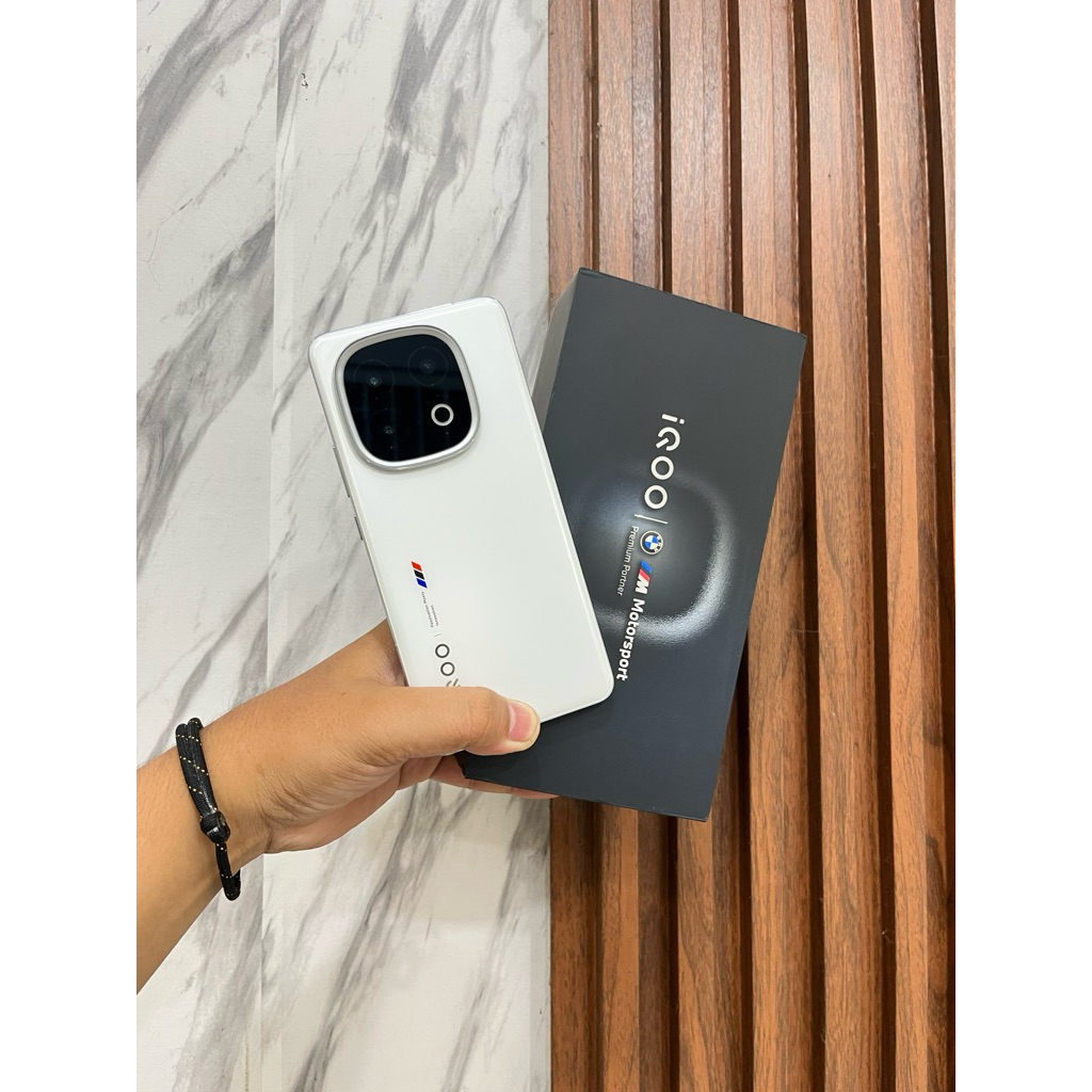 IQOO 13 5G 16/512 SECOND LIKE NEW