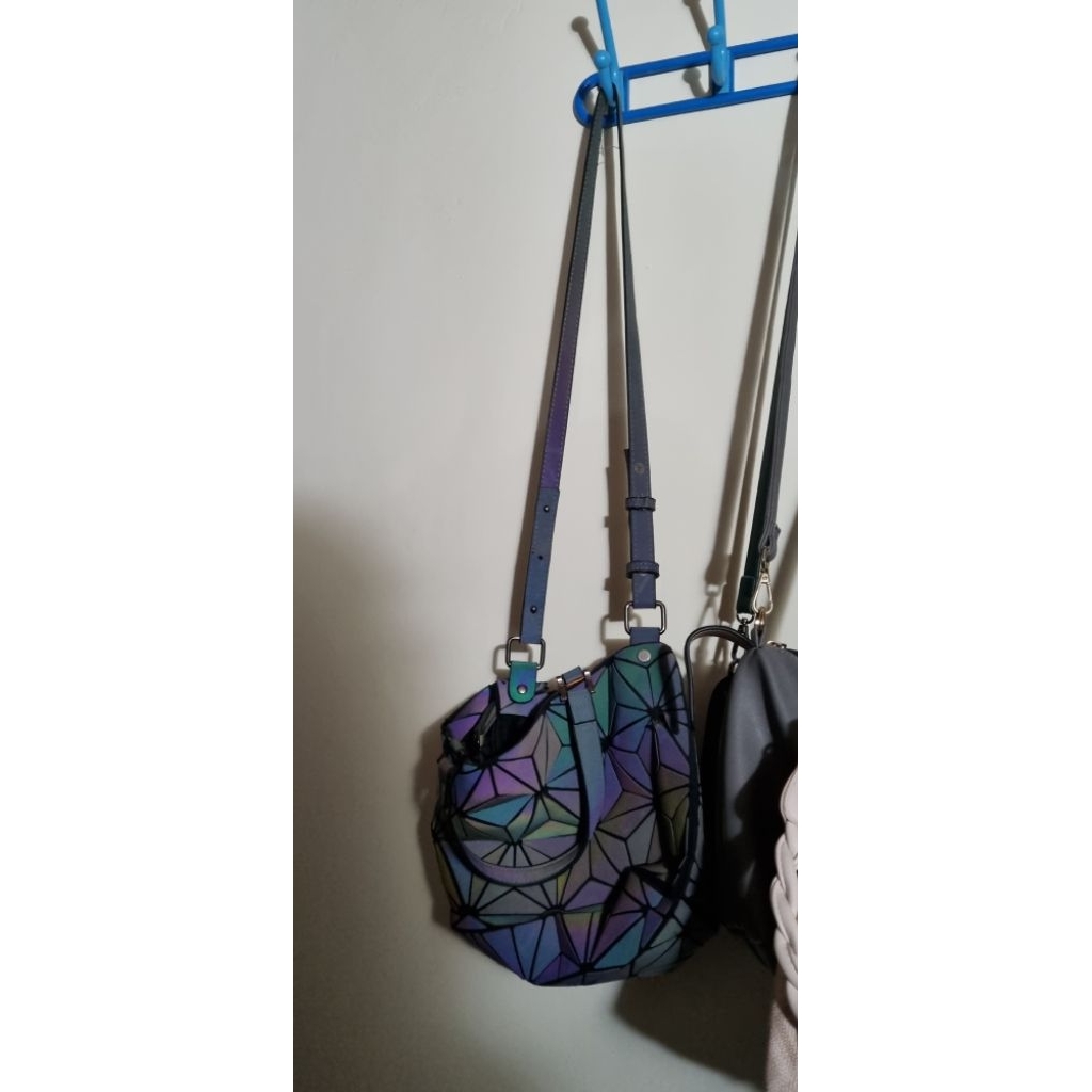 Preloved tas elizabeth sling bag