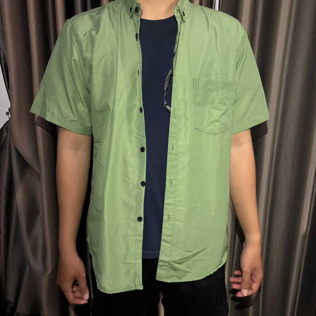 Kemeja Pria Lengan Pendek Hijau Sage