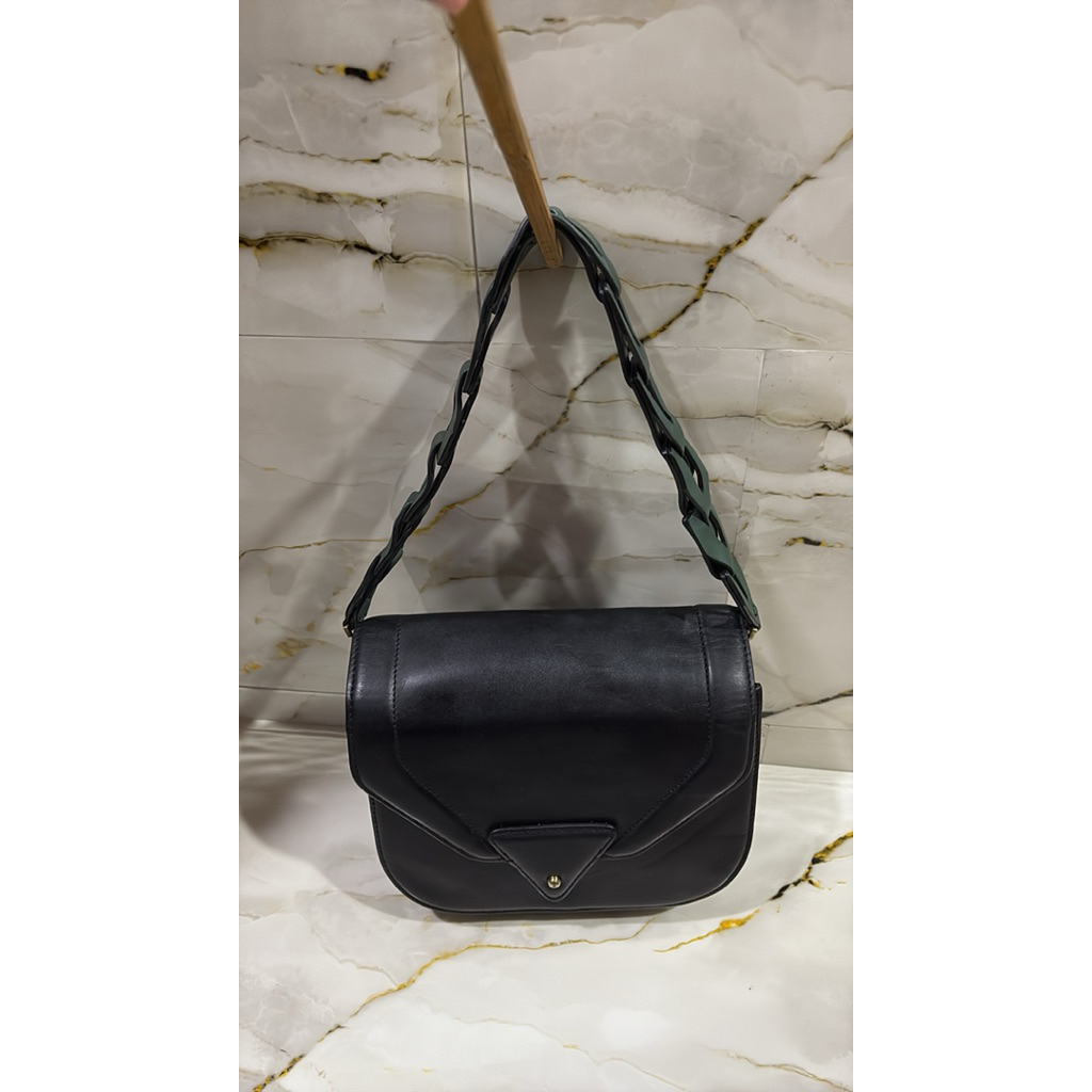 Finn Esker shoulder bag