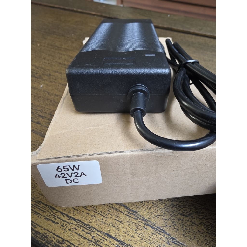 Charger Elektrik Skuter 36V Oiutput 42V