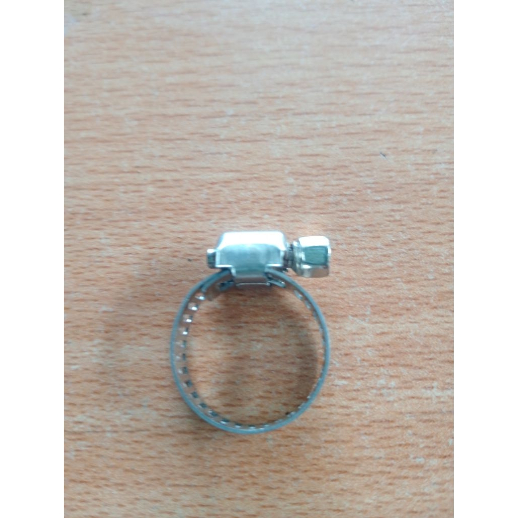 klem selang air.  klem selang LPG