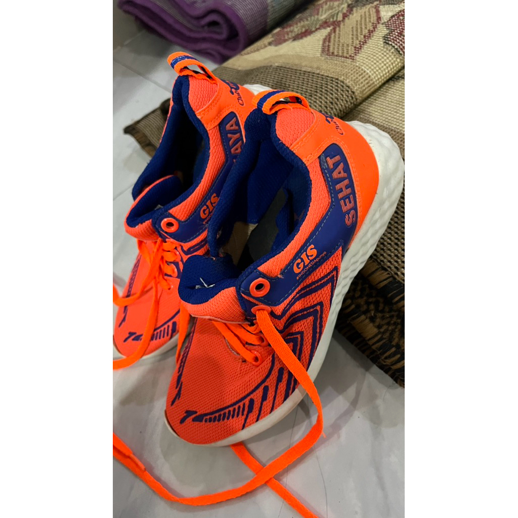 Sepatu Sport Second