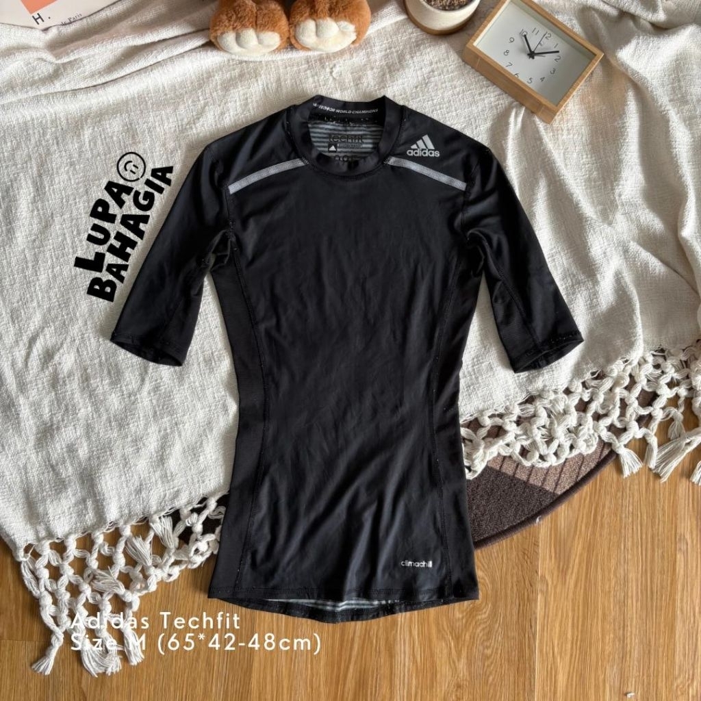ADINDAS Black Techfit Fit Body Sport Jersey size M • 100% Original (Kaos Olahraga)