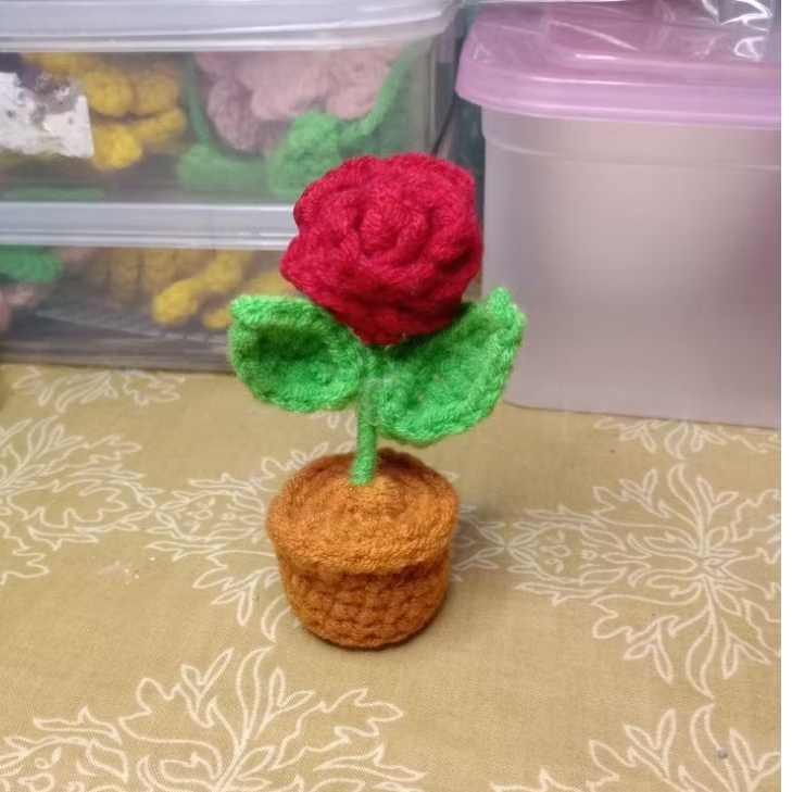 hiasan vas bunga rajut/bunga mawar dalam pot/keychain bunga mawar/vas bunga kecil/bag charm/gantunga