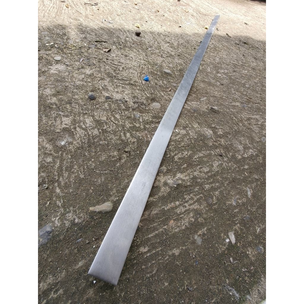 BAHAN BREKET KLEM GANTUNGAN  KNALPOT P. 1 METER x L.2,5 CM x T. 1,2 MM HARGA UNTUK 1 METER