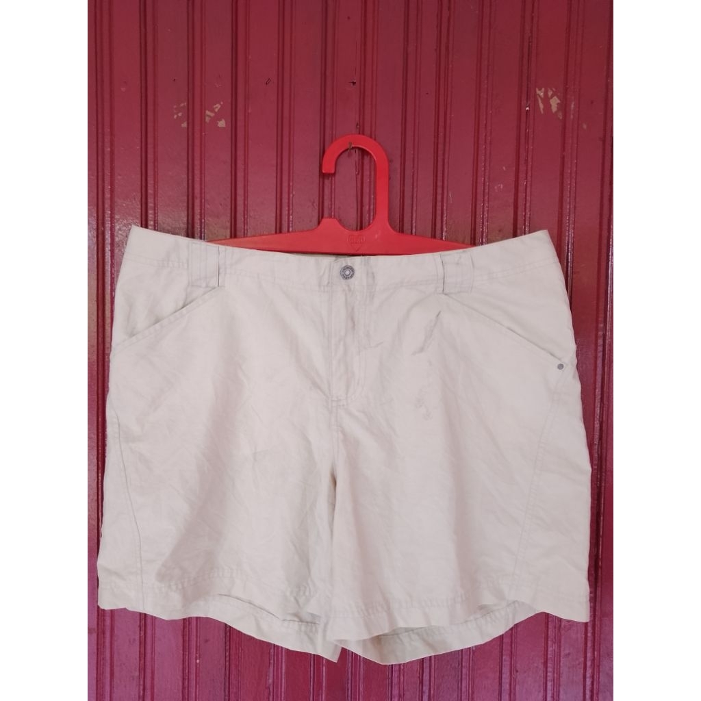 Columbia celana pendek