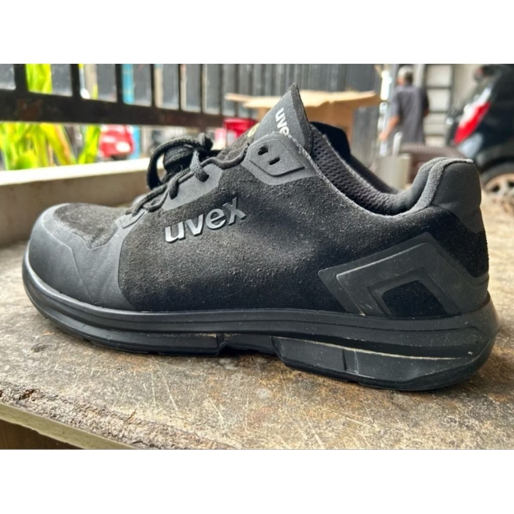 UVEX S3 SRC safety shoes size 43