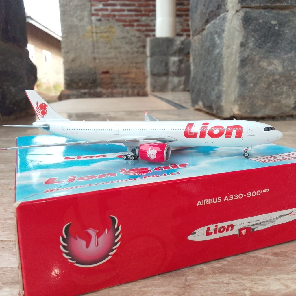 Diecast Pesawat 1:400 Phoenix Lion A330-900neo PK-LEI
