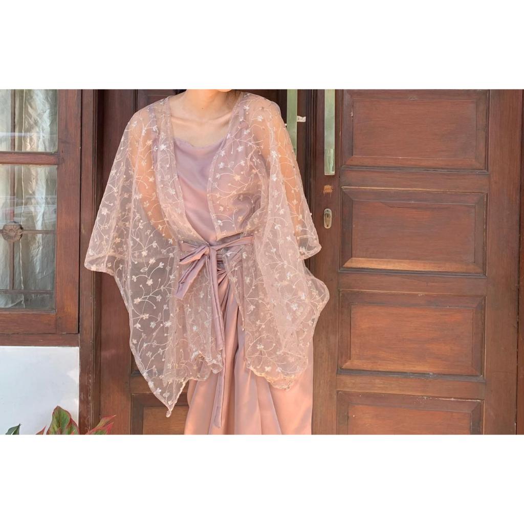 Preloved Kebaya Modern Brokat Tile Bordir Set Rok Satin