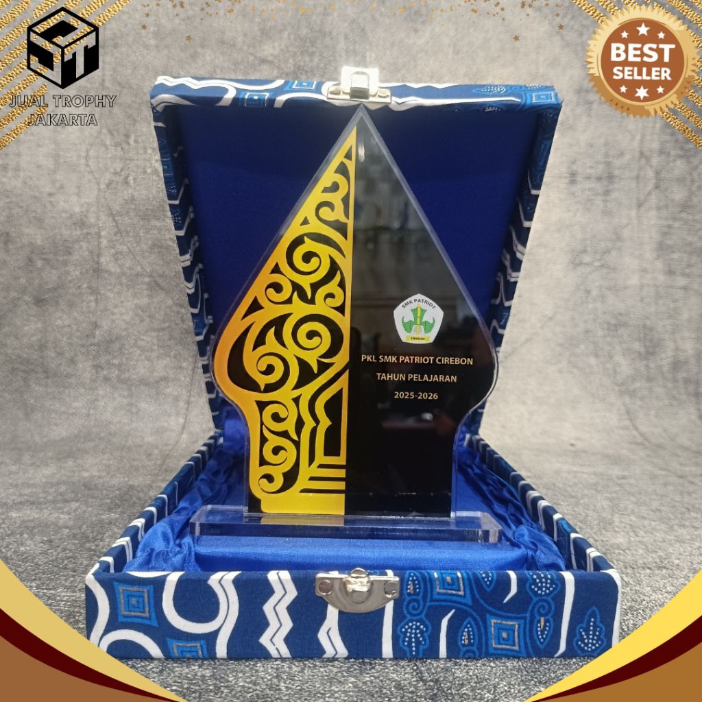 Plakat, Plakat Akrilik Custom, Plakat Gunungan, Plakat Wisuda, Plakat Kelulusan