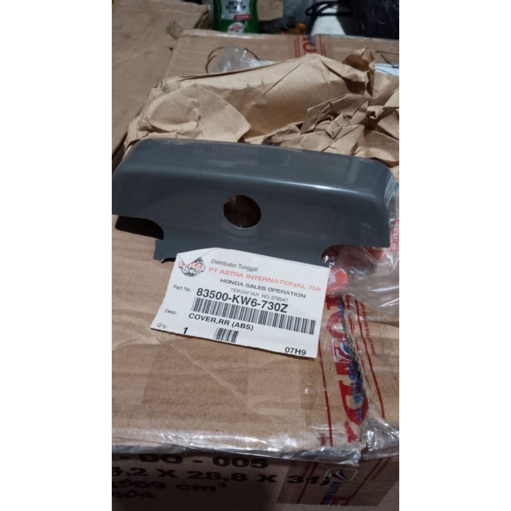 83500-KW6-730Z cover RR tutup cover kunci jok belakang NSR 150R original astra international