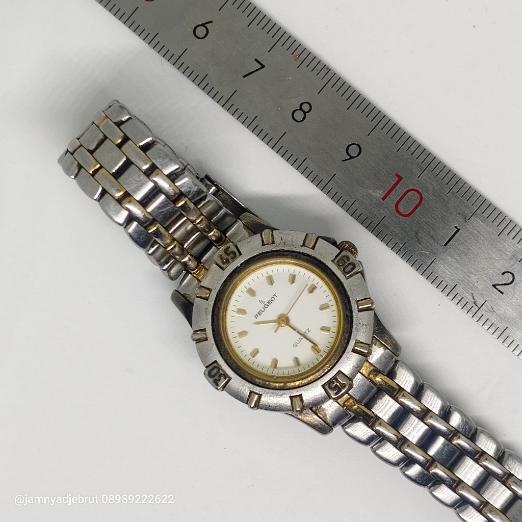 Jam Diver Peugeot Ladies Vintage Grey Gold Bekas