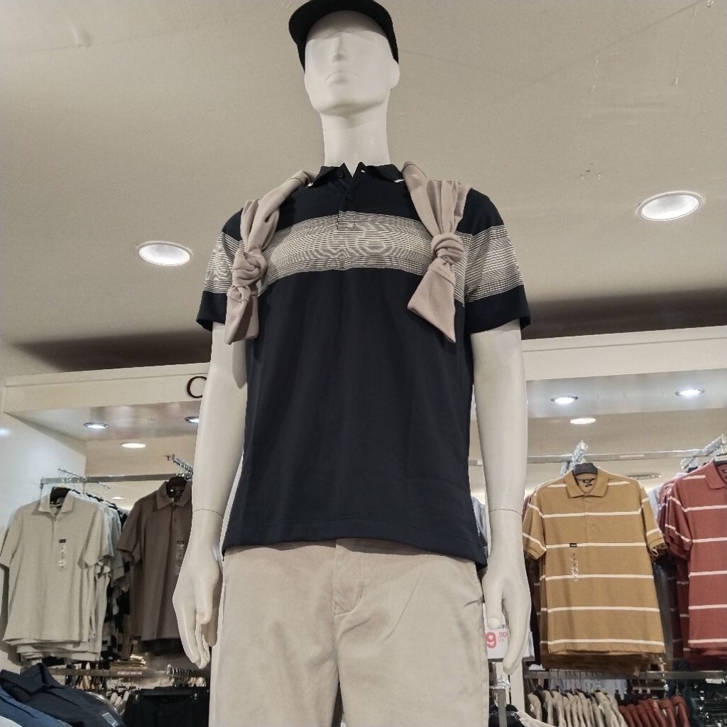 kaos kerah pria (polo) dari brand Cole original matahari untuk ketersediaan stok bisa chat