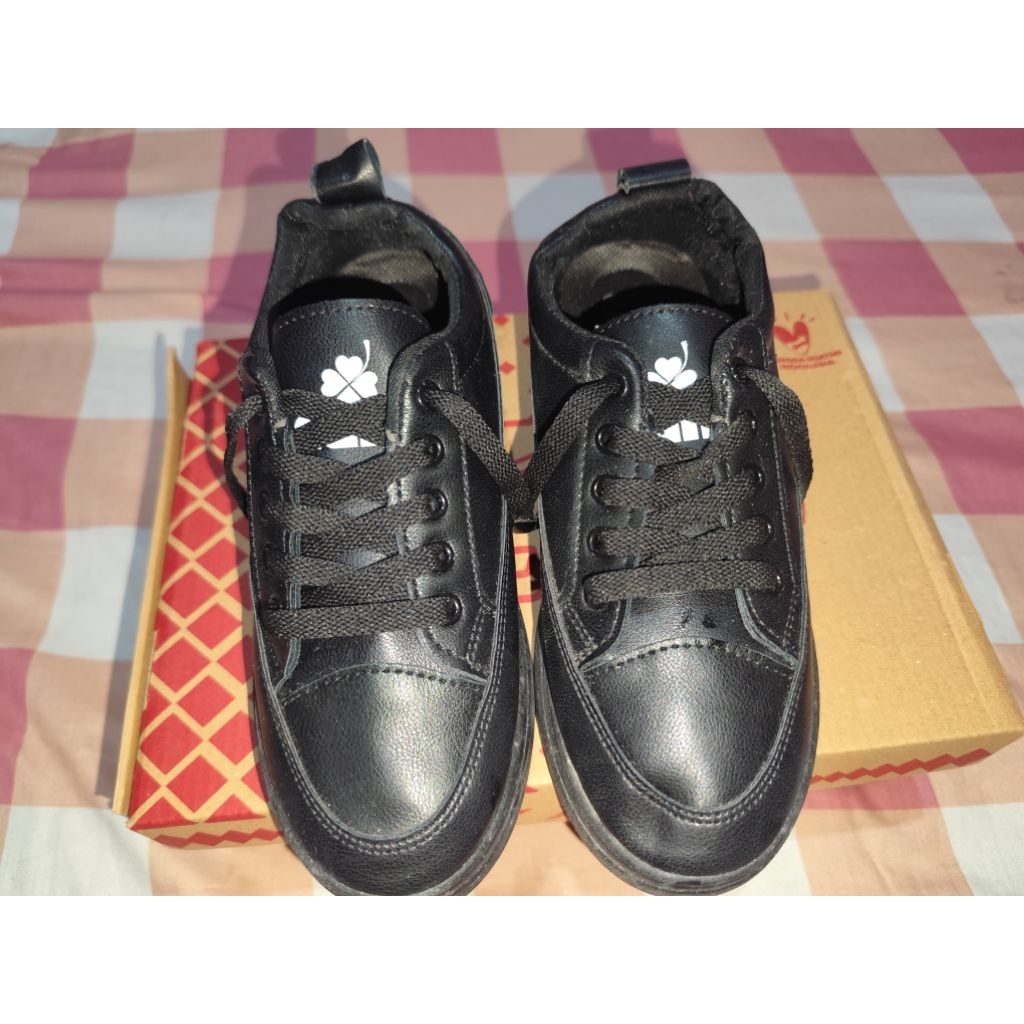 sepatu sneakers cani