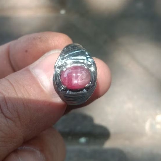 cincin Ruby Star. Madagascar dim est 9x7 mm....monel HALUS size 8
