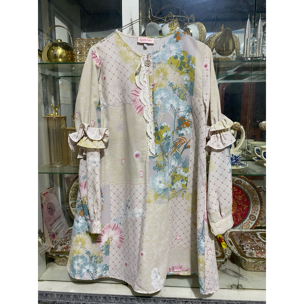 Preloved Ria Miranda Top