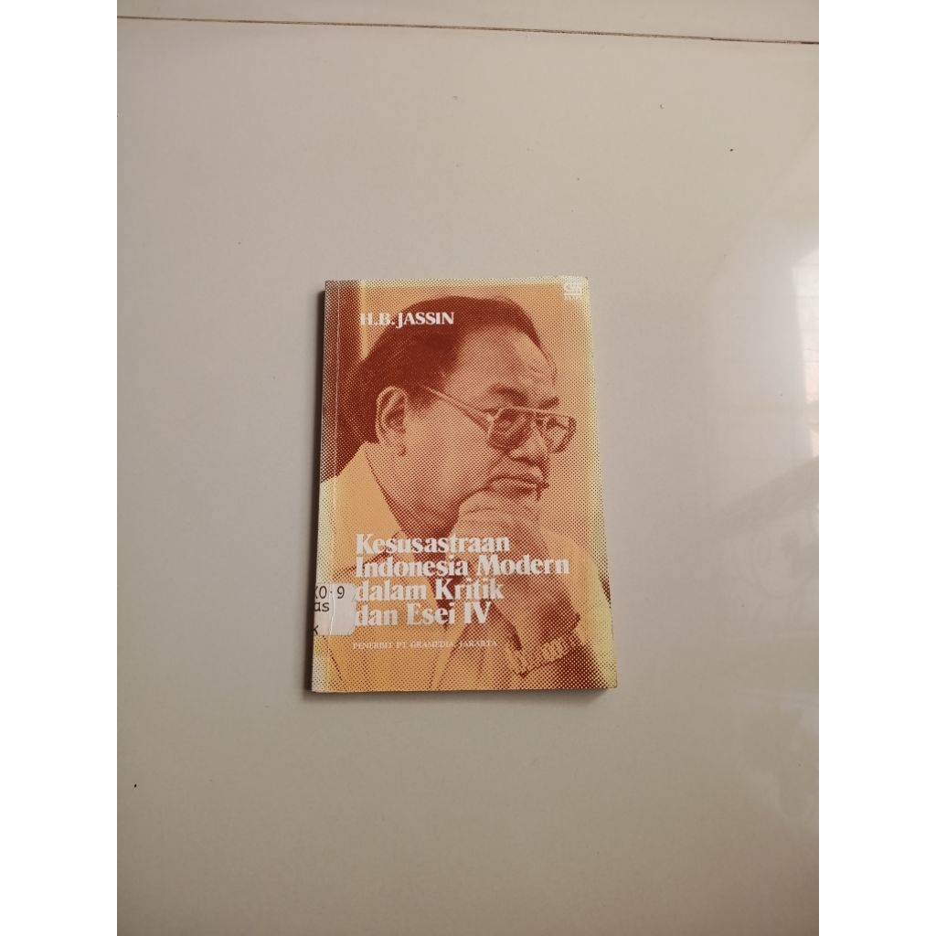 Buku H.B.Jassin kesusastraan Indonesia modern dalam kritik esei IV