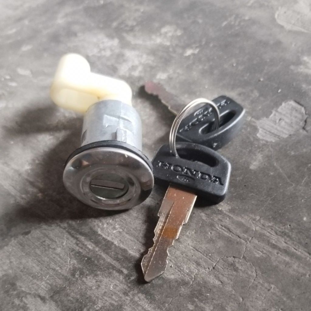 Kunci sadel jok Astrea 800