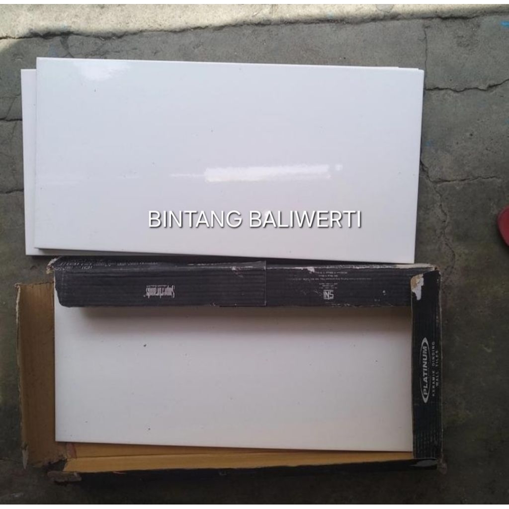 Keramik 30x60 Putih Polos Cutting / Keramik Rectified Glossy