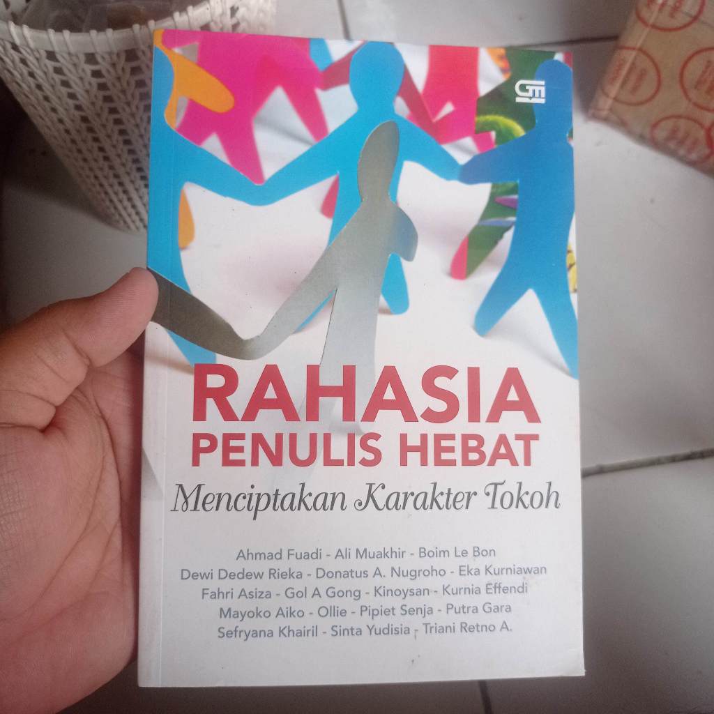 [Preloved] Rahasia Penulis Hebat: Menciptakan Karakter Tokoh  Ahmad Fuadi ,  Lia Golledge ,  Triani 