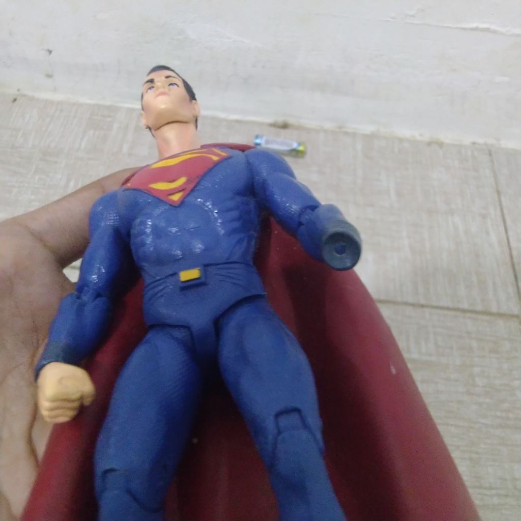 figure superman Henry Cavill