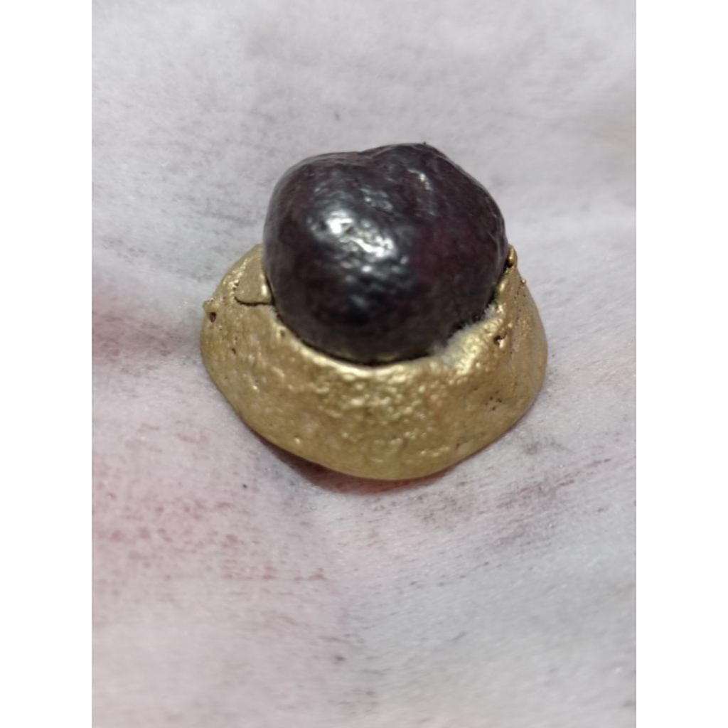 koleksi batu apit wesi kuning