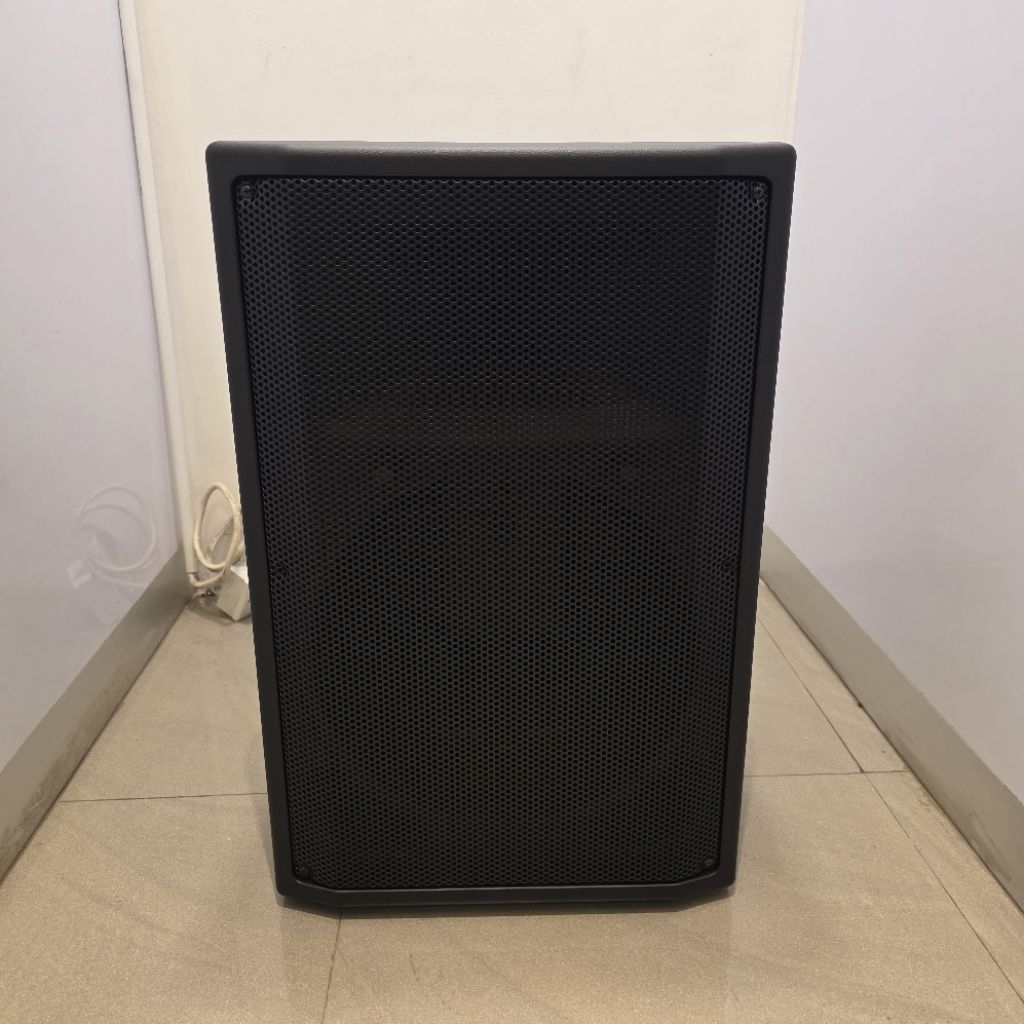 Box Speaker 15 In Fiber Model Yamaha Dbr15