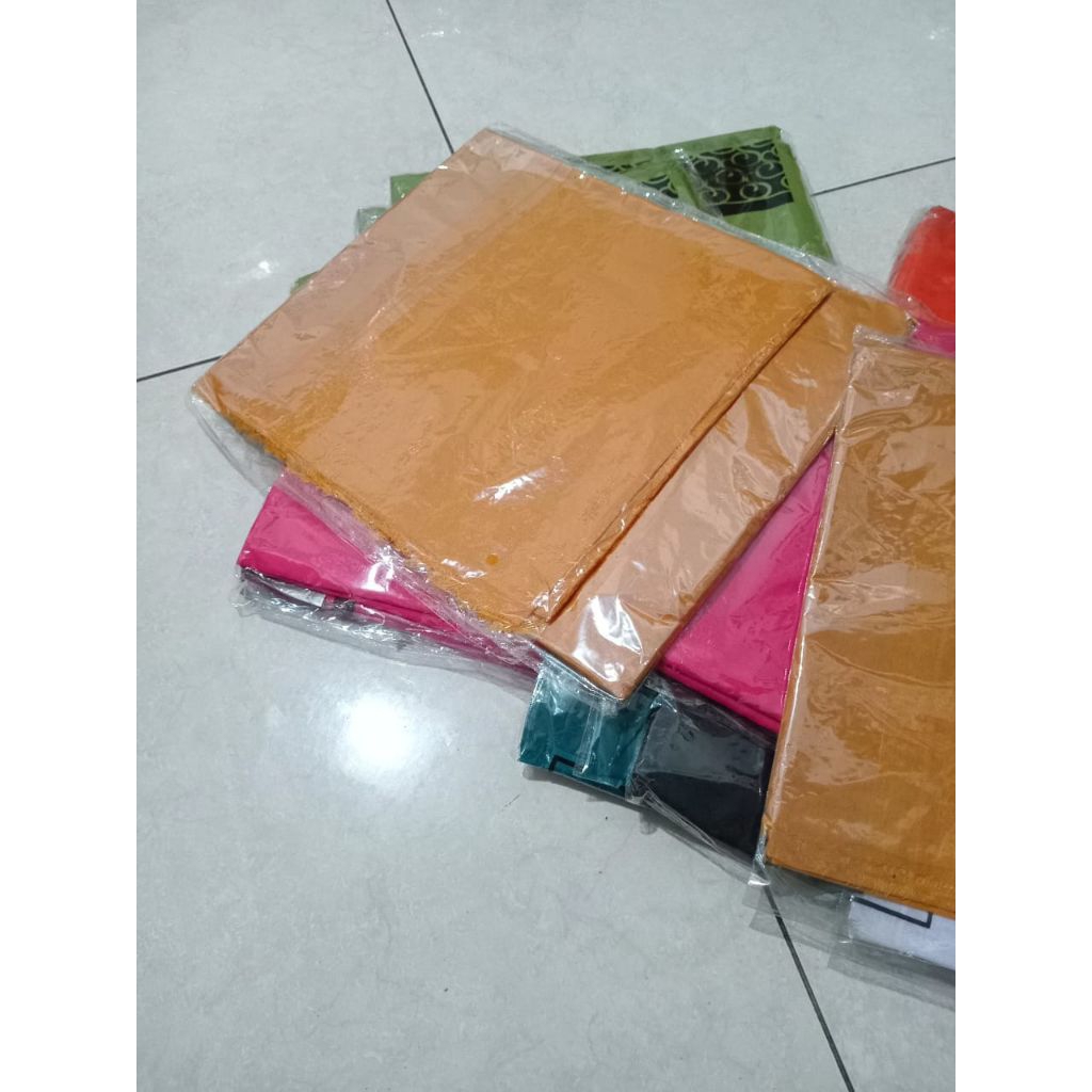 jilbab segiempat polosan,warna kuning kunyit