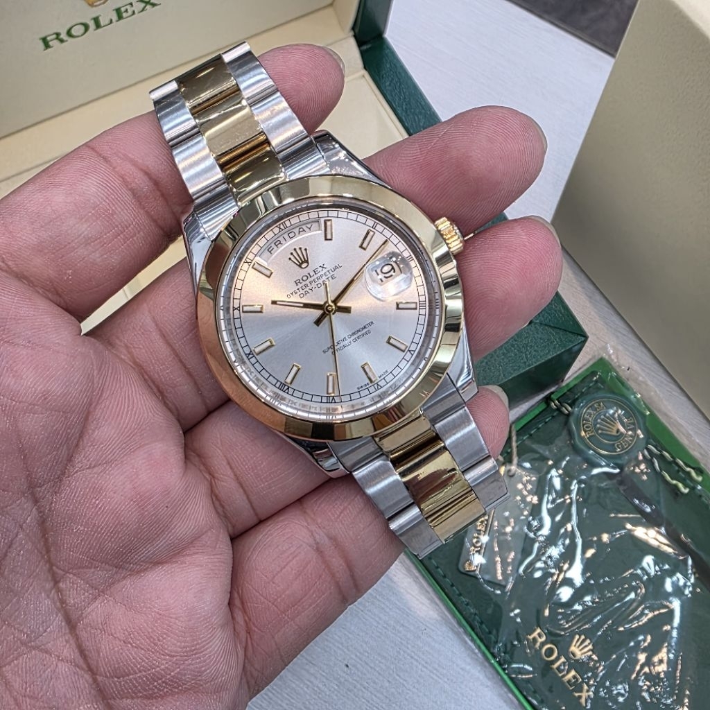 A TANGAN PRIA Rolex Oyster Perpetual Day-Date Two Tone Elegance in Every Second