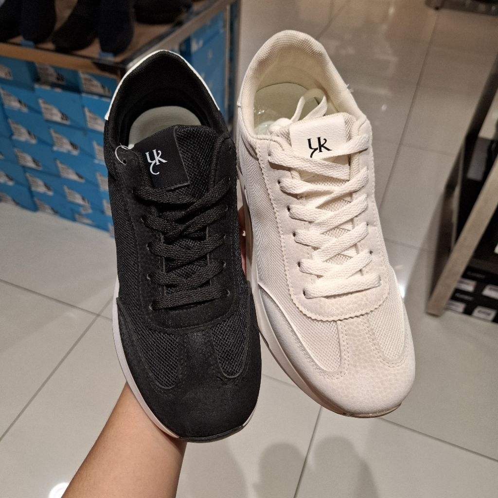 Sepatu Sneakers Pria Empuk dan Ringan Brand Yongki Komaladi ORI