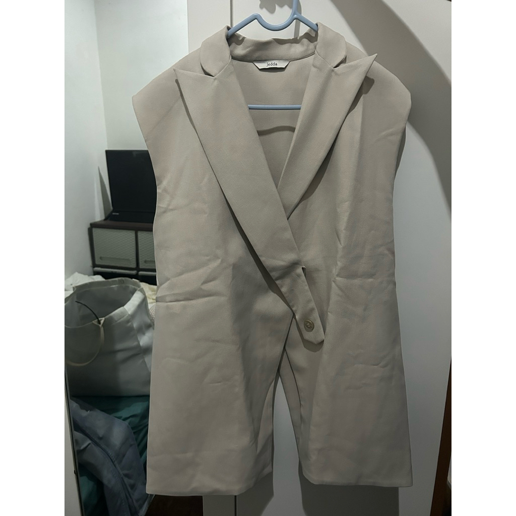 vest jedda