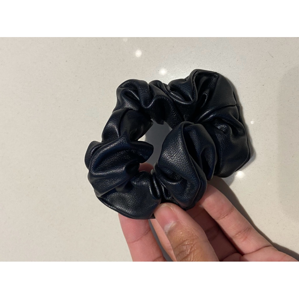 PRELOVED ikat rambut hitam