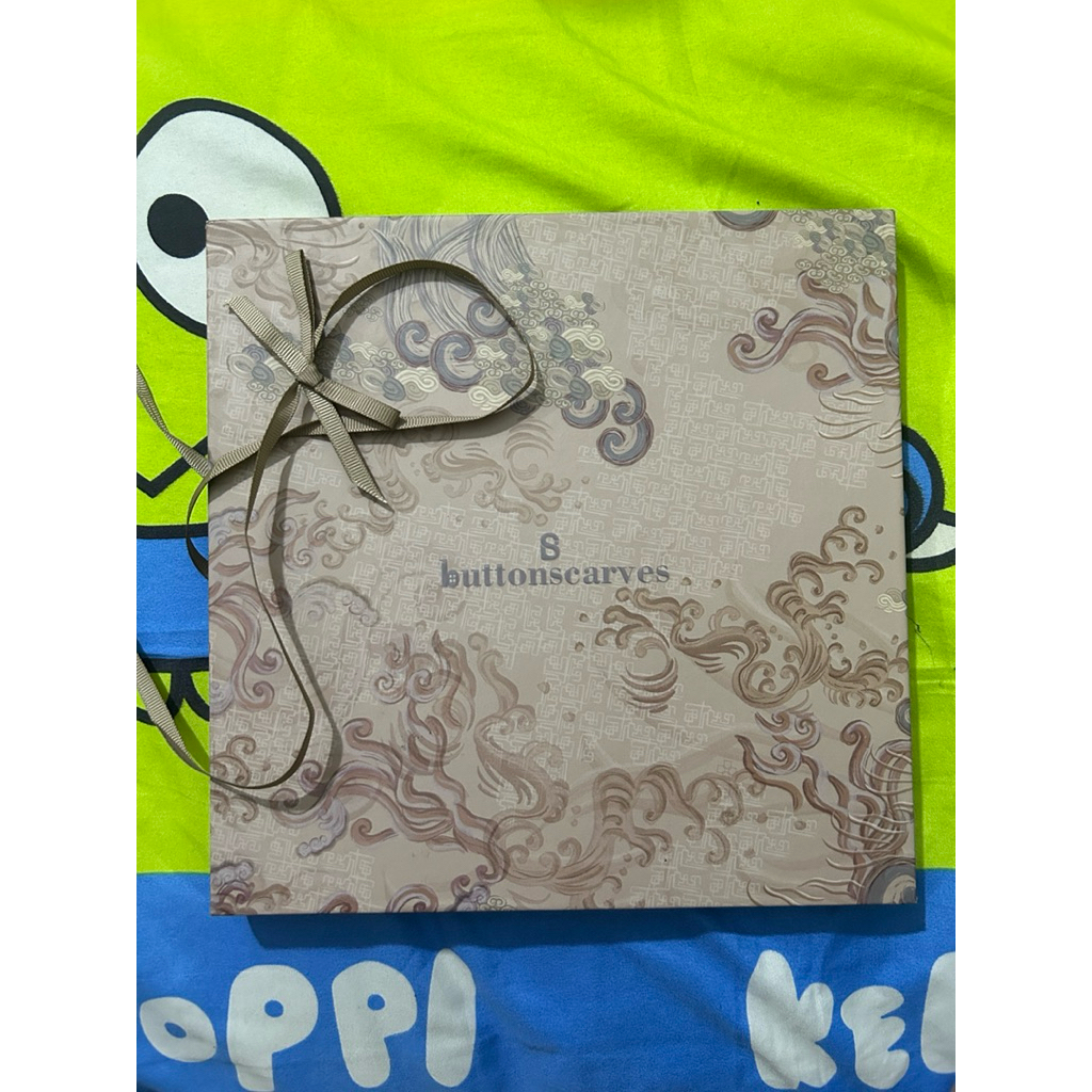 BUTTONSCARVES - The wave voal square