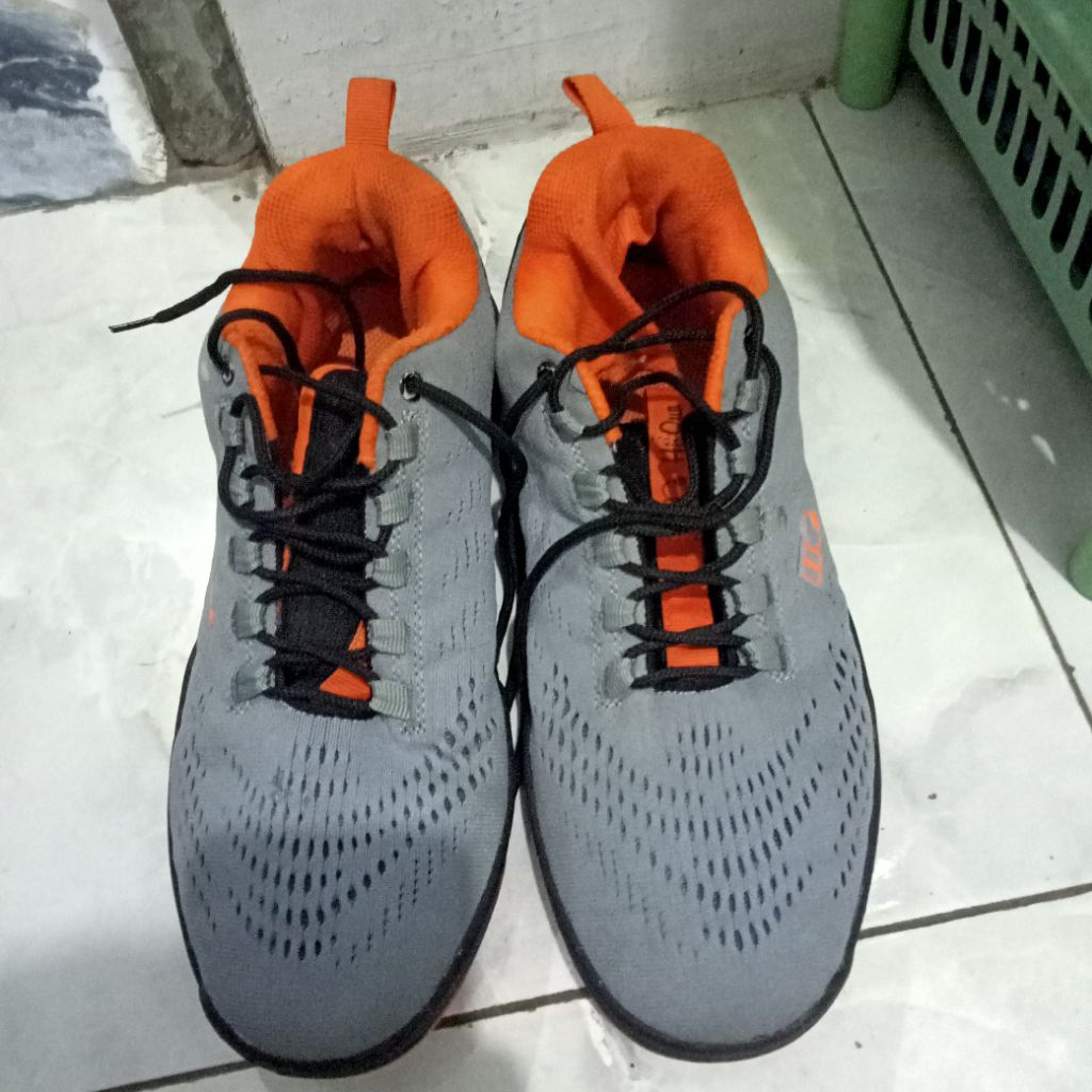 sepatu hiqua future z